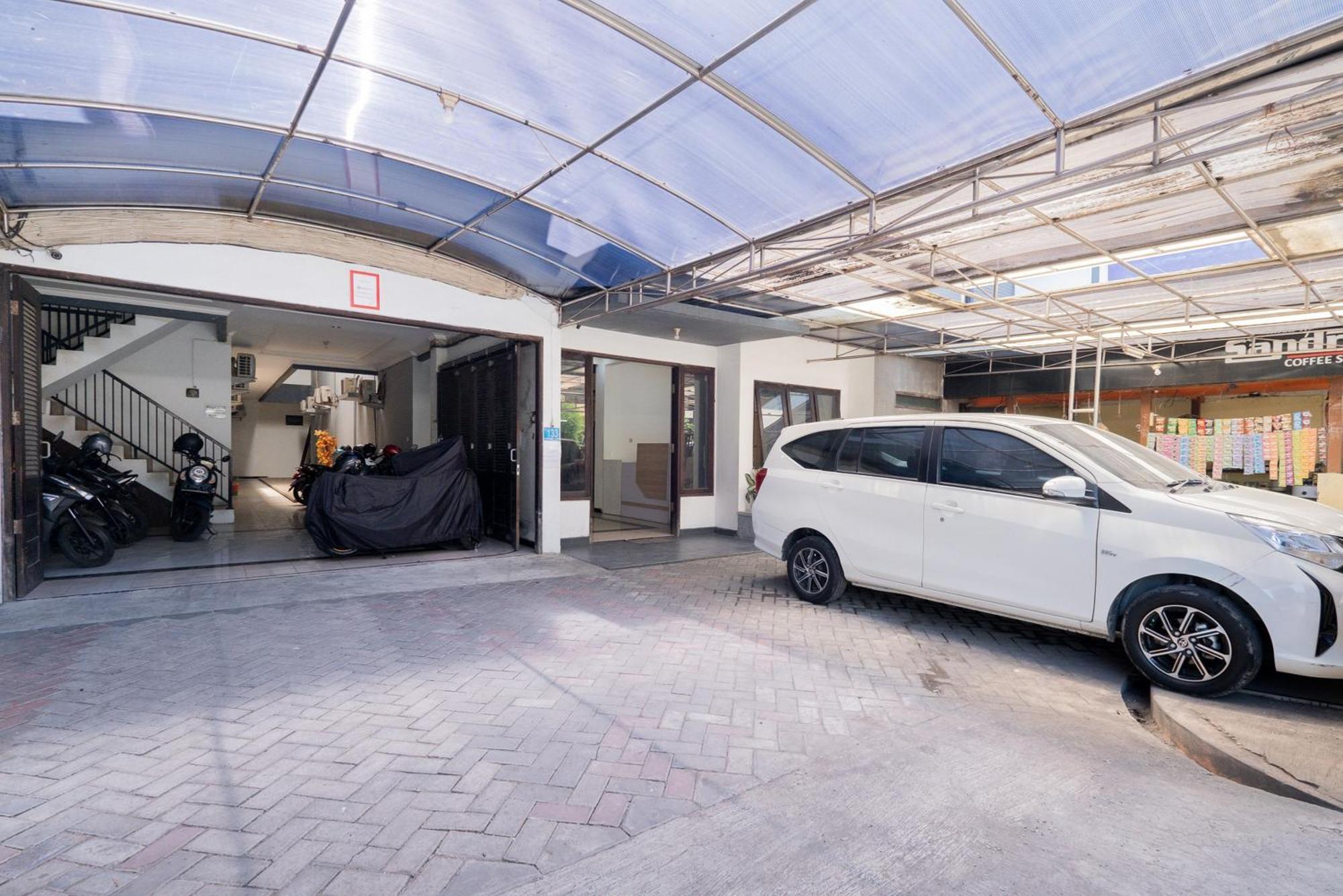 מלון Reddoorz At Nginden סוראבאיה מראה חיצוני תמונה