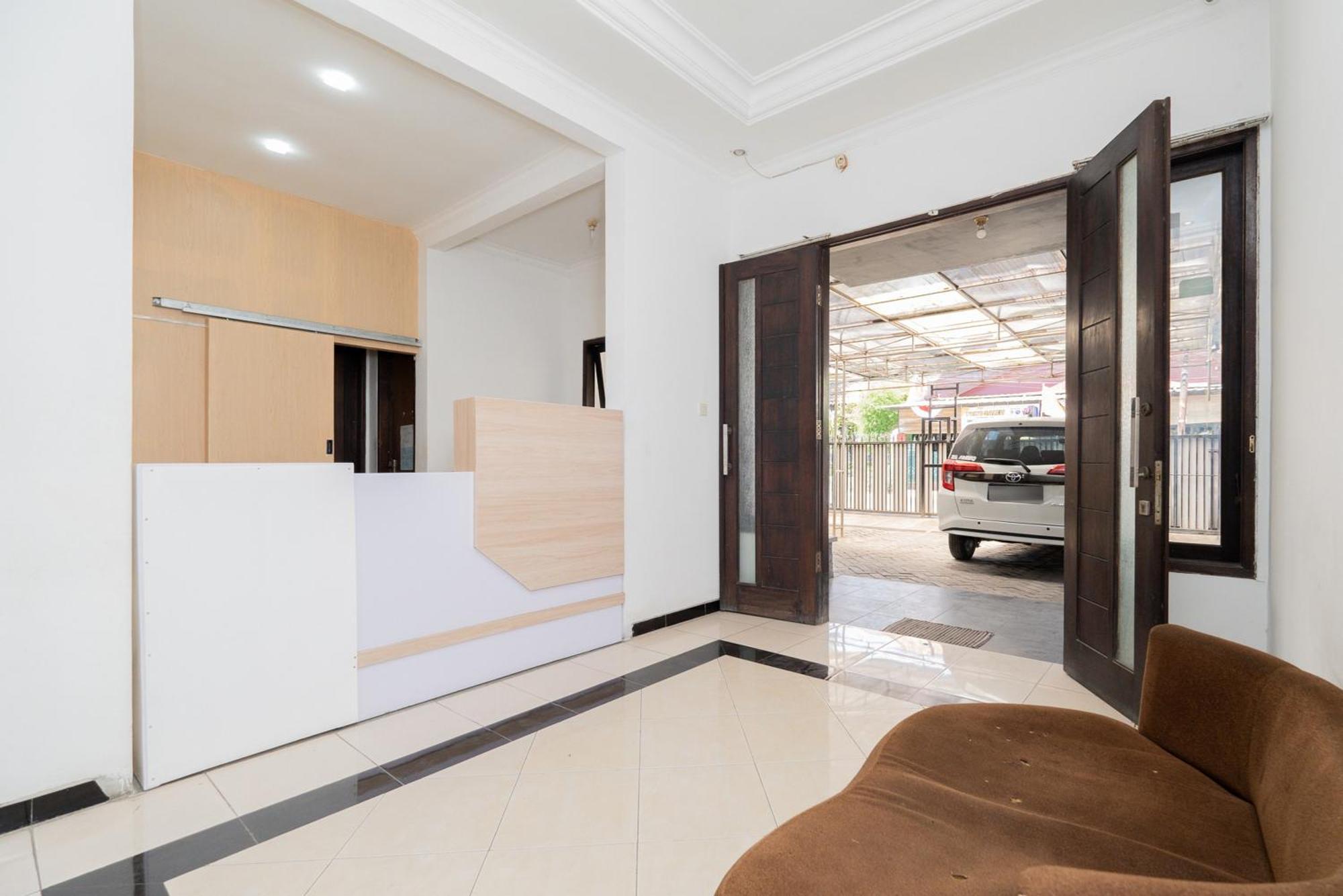 מלון Reddoorz At Nginden סוראבאיה מראה חיצוני תמונה