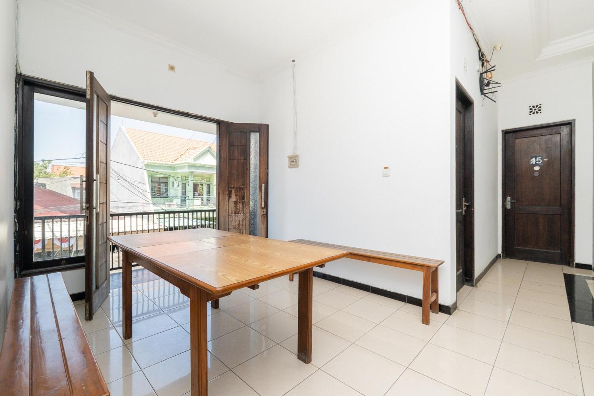מלון Reddoorz At Nginden סוראבאיה מראה חיצוני תמונה