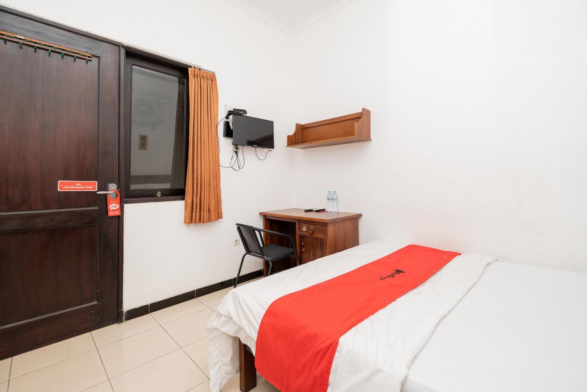 מלון Reddoorz At Nginden סוראבאיה מראה חיצוני תמונה
