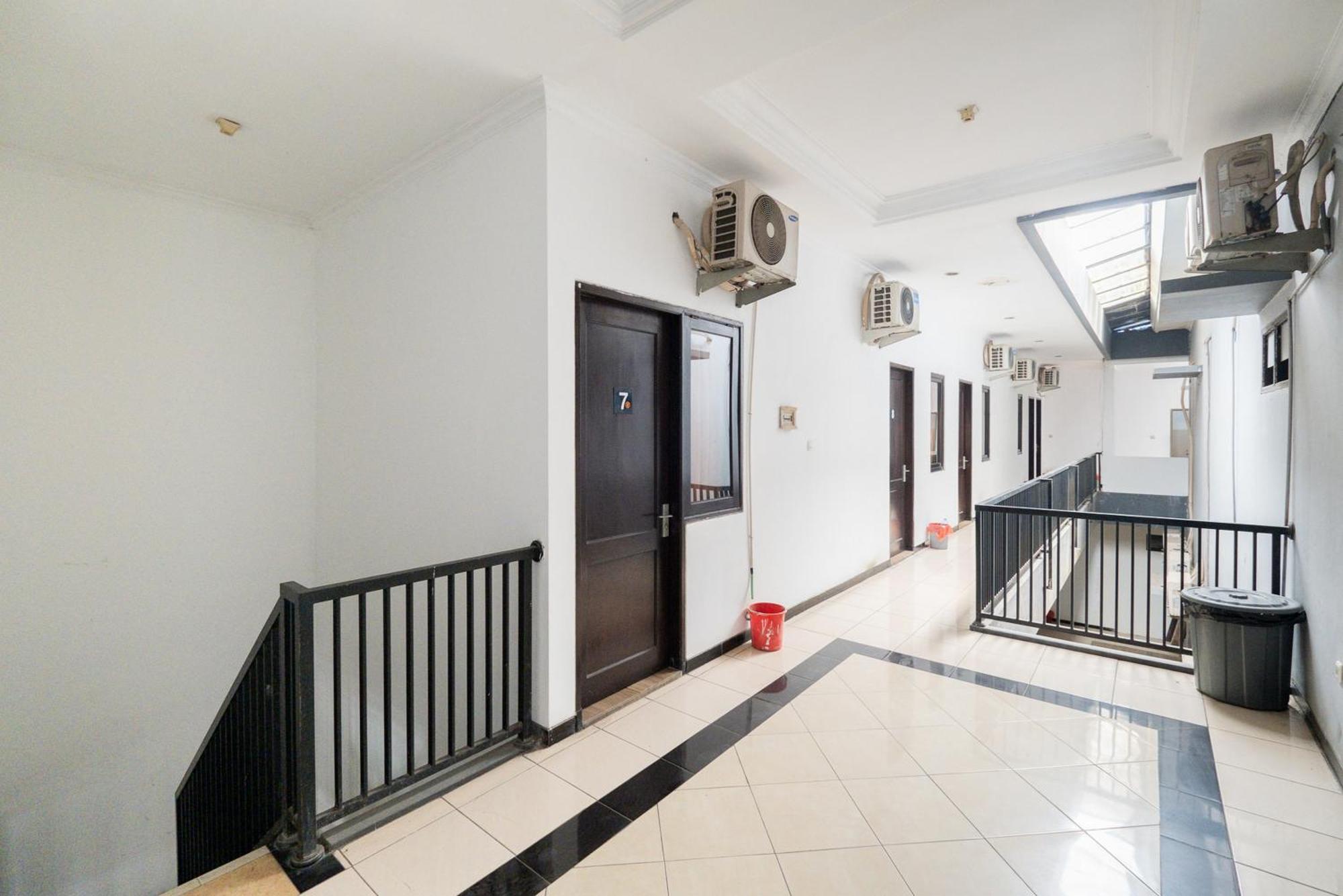 מלון Reddoorz At Nginden סוראבאיה מראה חיצוני תמונה