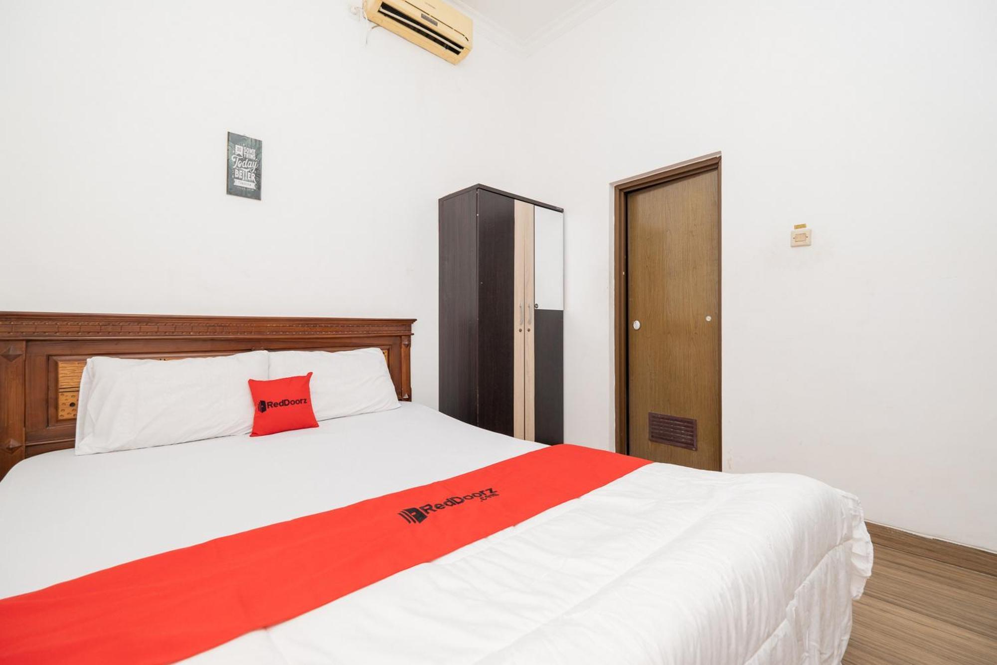 מלון Reddoorz At Nginden סוראבאיה מראה חיצוני תמונה